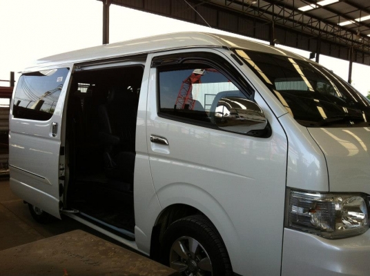 ขายรถตู้ TOYOTA สีขาว รุ่น VENTURY 2.7G ATM ปี 2011