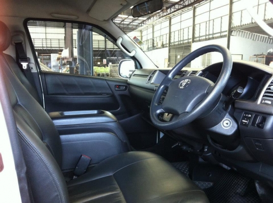 ขายรถตู้ TOYOTA สีขาว รุ่น VENTURY 2.7G ATM ปี 2011