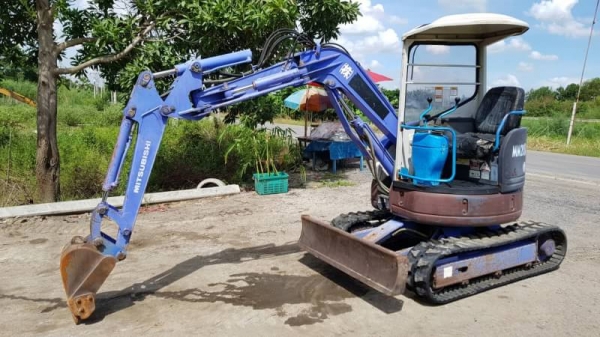 ขายด่วนรถแบคโฮมิตซู MM25SRเคื่อง3สูบปั่มดีคอลโทลน้ำมันเท่าPC25รถนอกเพิ่งเข้ามาใหม่สถาพพร้อมใช้ยังไม่เคยใช้งานในไทยเลย