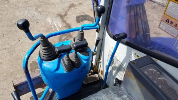 ขายด่วนรถแบคโฮมิตซู MM25SRเคื่อง3สูบปั่มดีคอลโทลน้ำมันเท่าPC25รถนอกเพิ่งเข้ามาใหม่สถาพพร้อมใช้ยังไม่เคยใช้งานในไทยเลย