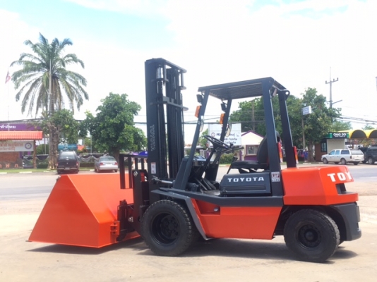 ขายรถโฟลคลิฟท์ TOYOTA  4FD24 ,เสายกสูง 4 เมตร , เครื่องยนต์ดีเซล 2J  ,งาปรับคว่ำหงาย , ปุ้งกี๋ ปากกว้าง 1.7 เมตร , รถนำเข้าแท้จากญี่ปุ่น 100\%  ( รถไม่เคยใช้งานในเมืองไทย นำเข้าจากญี่ปุ่น )