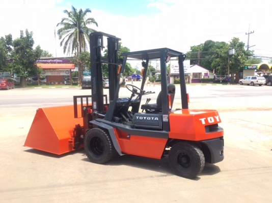 ขายรถโฟลคลิฟท์ TOYOTA  4FD24 ,เสายกสูง 4 เมตร , เครื่องยนต์ดีเซล 2J  ,งาปรับคว่ำหงาย , ปุ้งกี๋ ปากกว้าง 1.7 เมตร , รถนำเข้าแท้จากญี่ปุ่น 100\%  ( รถไม่เคยใช้งานในเมืองไทย นำเข้าจากญี่ปุ่น )