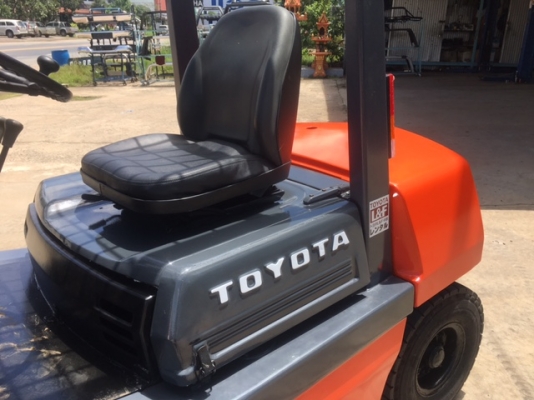 ขายรถโฟลคลิฟท์ TOYOTA  4FD24 ,เสายกสูง 4 เมตร , เครื่องยนต์ดีเซล 2J  ,งาปรับคว่ำหงาย , ปุ้งกี๋ ปากกว้าง 1.7 เมตร , รถนำเข้าแท้จากญี่ปุ่น 100\%  ( รถไม่เคยใช้งานในเมืองไทย นำเข้าจากญี่ปุ่น )