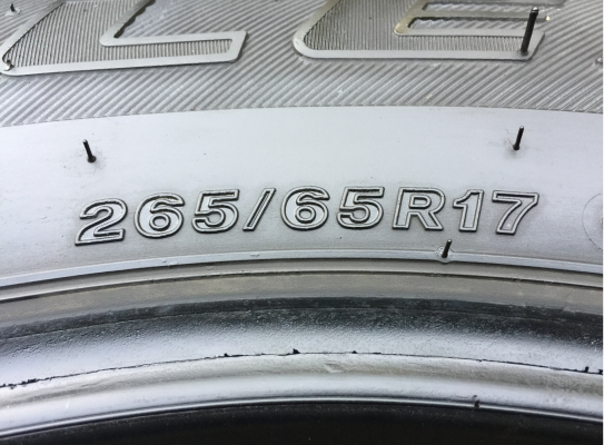 ยาง Bridgestone 265 65 17 กลางปี16 ดอกเต็ม ไม่มีปะ ใช้ยาว ราคาไม่แพง