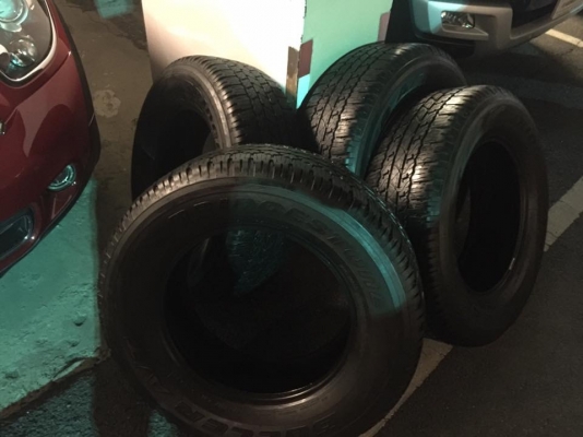 ยาง Bridgestone 265 65 17 กลางปี16 ดอกเต็ม ไม่มีปะ ใช้ยาว ราคาไม่แพง