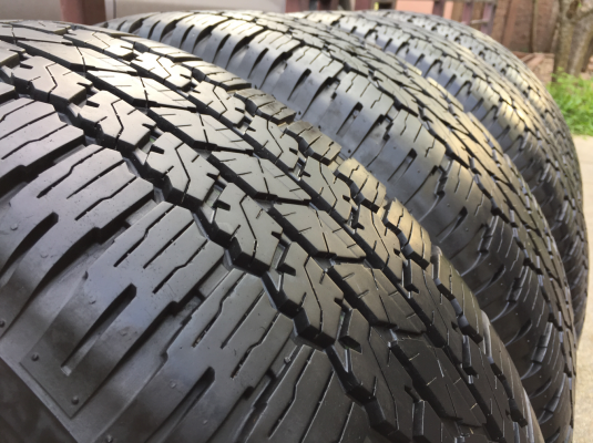 ยาง Bridgestone 265 65 17 กลางปี16 ดอกเต็ม ไม่มีปะ ใช้ยาว ราคาไม่แพง