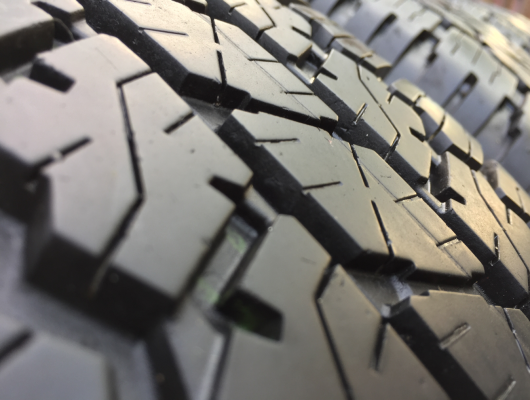 ยาง Bridgestone 265 65 17 กลางปี16 ดอกเต็ม ไม่มีปะ ใช้ยาว ราคาไม่แพง