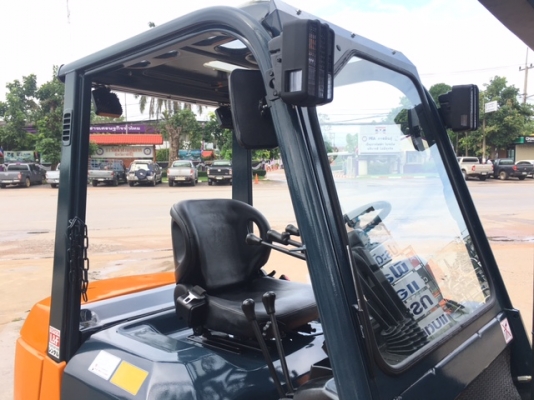 ขายรถโฟลคลิฟท์ TOYOTA  7FD25  , เสายกสูง 5 เมตร , เครื่องยนต์ดีเซล 2Z ,งาปรับคว่ำหงาย , ปุ้งกี๋ ปากกว้าง 2.0 เมตร , รถนำเข้าแท้จากญี่ปุ่น 100\%  ( รถไม่เคยใช้งานในเมืองไทย นำเข้าจากญี่ปุ่น )