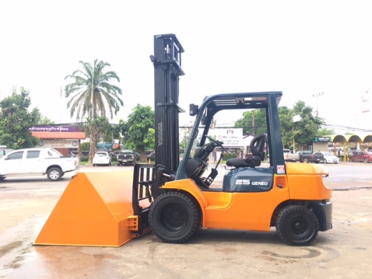 ขายรถโฟลคลิฟท์ TOYOTA  7FD25  , เสายกสูง 5 เมตร , เครื่องยนต์ดีเซล 2Z ,งาปรับคว่ำหงาย , ปุ้งกี๋ ปากกว้าง 2.0 เมตร , รถนำเข้าแท้จากญี่ปุ่น 100\%  ( รถไม่เคยใช้งานในเมืองไทย นำเข้าจากญี่ปุ่น )