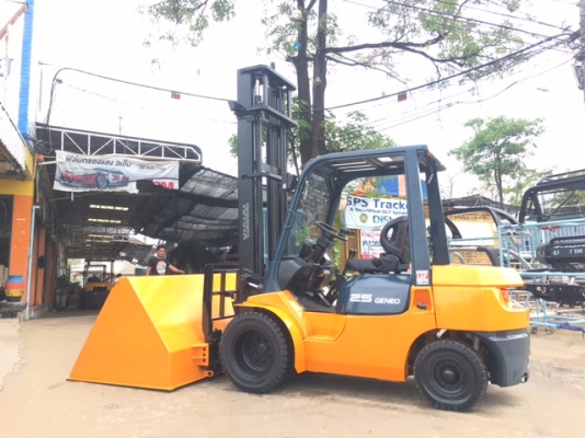 ขายรถโฟลคลิฟท์ TOYOTA  7FD25  , เสายกสูง 5 เมตร , เครื่องยนต์ดีเซล 2Z ,งาปรับคว่ำหงาย , ปุ้งกี๋ ปากกว้าง 2.0 เมตร , รถนำเข้าแท้จากญี่ปุ่น 100\%  ( รถไม่เคยใช้งานในเมืองไทย นำเข้าจากญี่ปุ่น )