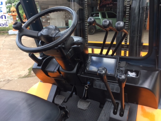 ขายรถโฟลคลิฟท์ TOYOTA  7FD25  , เสายกสูง 5 เมตร , เครื่องยนต์ดีเซล 2Z ,งาปรับคว่ำหงาย , ปุ้งกี๋ ปากกว้าง 2.0 เมตร , รถนำเข้าแท้จากญี่ปุ่น 100\%  ( รถไม่เคยใช้งานในเมืองไทย นำเข้าจากญี่ปุ่น )