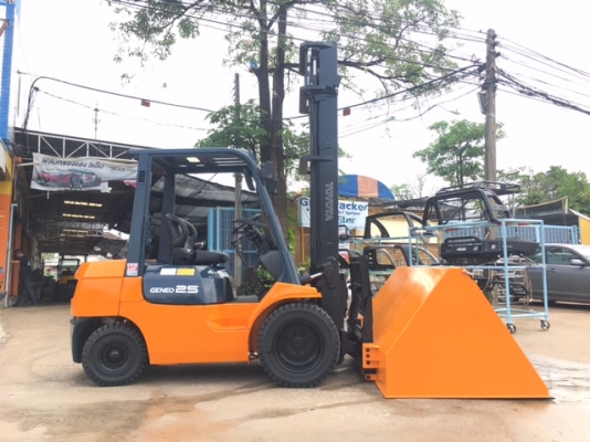 ขายรถโฟลคลิฟท์ TOYOTA  7FD25  , เสายกสูง 5 เมตร , เครื่องยนต์ดีเซล 2Z ,งาปรับคว่ำหงาย , ปุ้งกี๋ ปากกว้าง 2.0 เมตร , รถนำเข้าแท้จากญี่ปุ่น 100\%  ( รถไม่เคยใช้งานในเมืองไทย นำเข้าจากญี่ปุ่น )