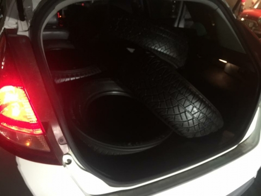 ยาง Michelin 225 70 15 ปลายปี15 ดอกเต็ม ไม่มีปะ ใช้ยาว ราคาไม่แพง