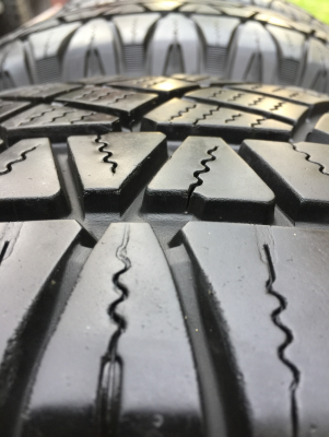 ยาง Michelin 225 70 15 ปลายปี15 ดอกเต็ม ไม่มีปะ ใช้ยาว ราคาไม่แพง