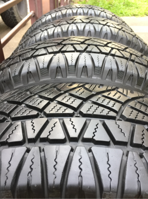 ยาง Michelin 225 70 15 ปลายปี15 ดอกเต็ม ไม่มีปะ ใช้ยาว ราคาไม่แพง