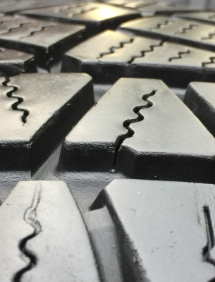 ยาง Michelin 225 70 15 ปลายปี15 ดอกเต็ม ไม่มีปะ ใช้ยาว ราคาไม่แพง