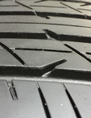 ยาง Bridgestone 215 60 16 ปลายปี16 ดอกเต็ม ไม่มีปะ ใช้ยาว ราคาไม่แพง