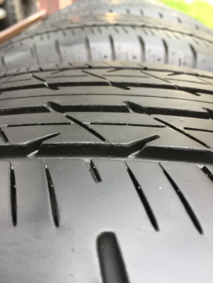 ยาง Bridgestone 215 60 16 ปลายปี16 ดอกเต็ม ไม่มีปะ ใช้ยาว ราคาไม่แพง