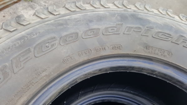 ขายยาง bf goodrich 265 75 16 ปี 12