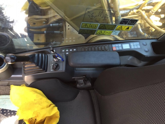 ขายรถแบคโฮ CAT 320 D  เลขไมล 5000 ช.ม รถสวย เจ้าของขายเอง สนใจติดต่อ 081-9652321