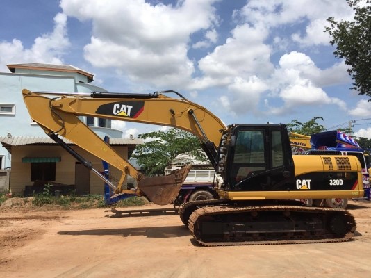 ขายรถแบคโฮ CAT 320 D  เลขไมล 5000 ช.ม รถสวย เจ้าของขายเอง สนใจติดต่อ 081-9652321