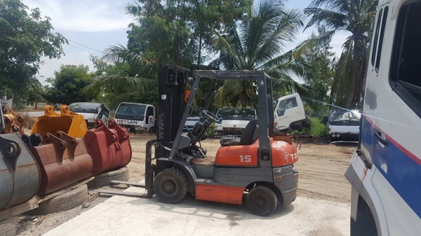 FROM JAPANสินค้าเก่านอก รถยก FORK LIFT TOYOTA -42-6FG15 /ยกได้ 1.5 ตัน , เสาสูง 3 เมตร/ ราคาเพียง 110,000 บาท(ราคานี้ไม่รวมถังแก๊ส)  สนใจติดต่อ 0819337688