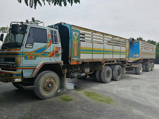 สิบล้อ  2เพลา  เครื่อง 240