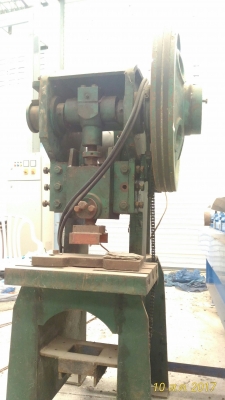 เครื่องปั๊มคอเสือสภาพใหม่ (Open Back Inclinable Press) 2 ตัน เครื่องปั๊มคอเสือสภาพใหม่ (Open Back Inclinable Press) 2 ตัน