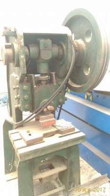 เครื่องปั๊มคอเสือสภาพใหม่ (Open Back Inclinable Press) 2 ตัน เครื่องปั๊มคอเสือสภาพใหม่ (Open Back Inclinable Press) 2 ตัน