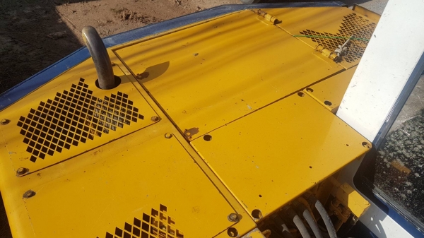 KOMATSU PC60-6 รถสวย เครื่องดี ปั้มไม่โหลด ทำงานดี สภาพพร้อมใช้งาน มีหัวคีบและบุ้งกี๋ ราคาต่อรองได้ 