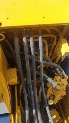 KOMATSU PC60-6 รถสวย เครื่องดี ปั้มไม่โหลด ทำงานดี สภาพพร้อมใช้งาน มีหัวคีบและบุ้งกี๋ ราคาต่อรองได้ 