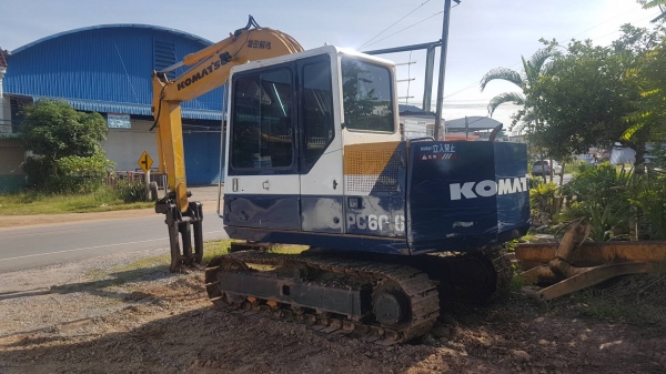 KOMATSU PC60-6 รถสวย เครื่องดี ปั้มไม่โหลด ทำงานดี สภาพพร้อมใช้งาน มีหัวคีบและบุ้งกี๋ ราคาต่อรองได้ 