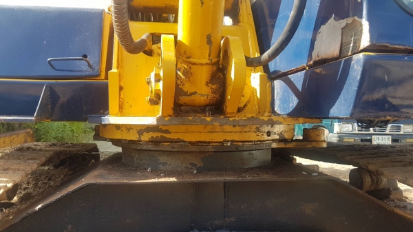 KOMATSU PC60-6 รถสวย เครื่องดี ปั้มไม่โหลด ทำงานดี สภาพพร้อมใช้งาน มีหัวคีบและบุ้งกี๋ ราคาต่อรองได้ 