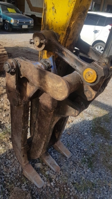 KOMATSU PC60-6 รถสวย เครื่องดี ปั้มไม่โหลด ทำงานดี สภาพพร้อมใช้งาน มีหัวคีบและบุ้งกี๋ ราคาต่อรองได้ 