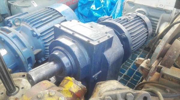 ** SOLD ** มอเตอร์เกียร์อิตาลี่ MOTOVARIO ITALY 10 HP ทด 1:45 ไฟ 380V พร้อมใช้งาน