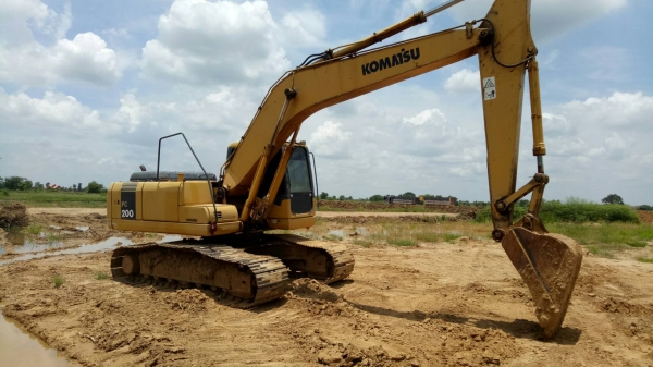ขายด่วน KOMATSU PC200-7 สภาพพร้อมใช้งาน 10600 กว่าชั่วโมง  เครื่องปั้มดีเยี่ยม โซ่ช่วงล่างพร้อมใช้งาน เอวแน่น แอร์เย็น ไฟฟ้าสมบูรณ์ เอกสารใบอินวอยซ์ สนใจโทรสอบถาม 093-0764943  088-3223272