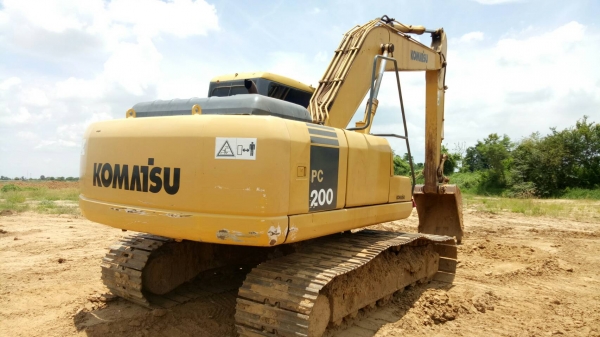 ขายด่วน KOMATSU PC200-7 สภาพพร้อมใช้งาน 10600 กว่าชั่วโมง  เครื่องปั้มดีเยี่ยม โซ่ช่วงล่างพร้อมใช้งาน เอวแน่น แอร์เย็น ไฟฟ้าสมบูรณ์ เอกสารใบอินวอยซ์ สนใจโทรสอบถาม 093-0764943  088-3223272