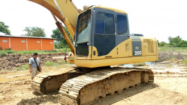 ขายด่วน KOMATSU PC200-7 สภาพพร้อมใช้งาน 10600 กว่าชั่วโมง  เครื่องปั้มดีเยี่ยม โซ่ช่วงล่างพร้อมใช้งาน เอวแน่น แอร์เย็น ไฟฟ้าสมบูรณ์ เอกสารใบอินวอยซ์ สนใจโทรสอบถาม 093-0764943  088-3223272