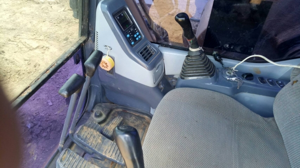 ขายด่วน KOMATSU PC200-7 สภาพพร้อมใช้งาน 10600 กว่าชั่วโมง  เครื่องปั้มดีเยี่ยม โซ่ช่วงล่างพร้อมใช้งาน เอวแน่น แอร์เย็น ไฟฟ้าสมบูรณ์ เอกสารใบอินวอยซ์ สนใจโทรสอบถาม 093-0764943  088-3223272