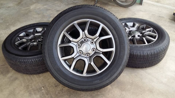 ขายล้อแม็กป้ายแดง ranger fx4 18" ยางปี16 สนใจติดต่อร้าน ก.เจริญการยางครับ