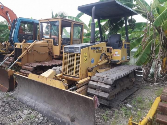 ขายKOMATSU D20P-7E  เก่าญี่ปุ่นแท้  สภาพสวย พร้อมใช้  3,XXX  ชั่วโมง  ลองระบบกันได้ทุกวัน  โทร  089-3818694  ดวงนภา