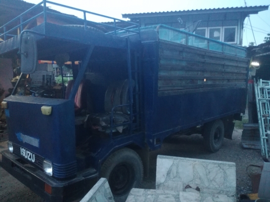 อีแต๋นสี่ล้อดั๊มพร้อมใช้งาน อีแต๋นสี่ล้อดั๊มพร้อมใช้งาน