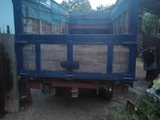 อีแต๋นสี่ล้อดั๊มพร้อมใช้งาน อีแต๋นสี่ล้อดั๊มพร้อมใช้งาน