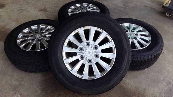 ขายล้อแม็กป้ายแดง hyundai h1 16" สนใจติดต่อร้าน ก.เจริญการยางครับ 081-3747940