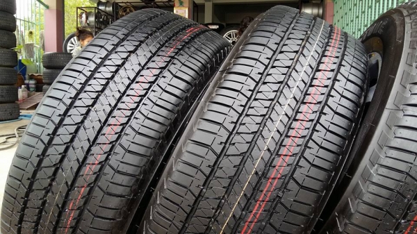 ขายล้อแม็กป้ายแดง ranger 18" พร้อมยางปี17 สนใจติดต่อร้าน ก.เจริญการยางครับ 081-3747940 ขายล้อแม็กป้ายแดง ranger 18" พร้อมยางปี17 สนใจติดต่อร้าน ก.เจริญการยางครับ 081-3747940