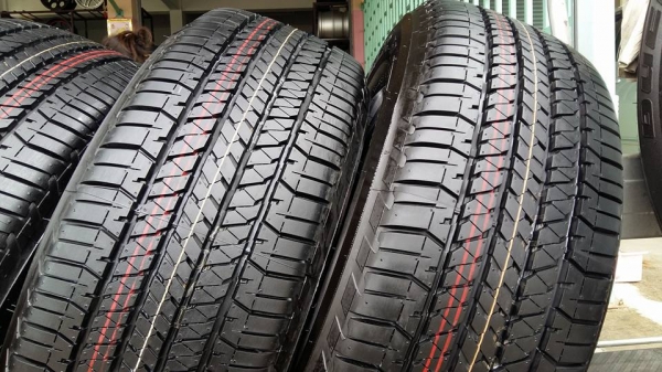 ขายล้อแม็กป้ายแดง ranger 18" พร้อมยางปี17 สนใจติดต่อร้าน ก.เจริญการยางครับ 081-3747940 ขายล้อแม็กป้ายแดง ranger 18" พร้อมยางปี17 สนใจติดต่อร้าน ก.เจริญการยางครับ 081-3747940