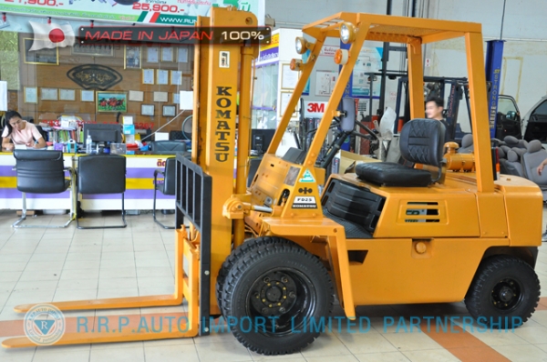 รถโฟล์คลิฟท์พร้อมขาย KOMATSU รุ่น FD25-7-13909 นำเข้าจากประเทศญี่ปุ่น 100\% ไม่เคยใช้งานในไทย