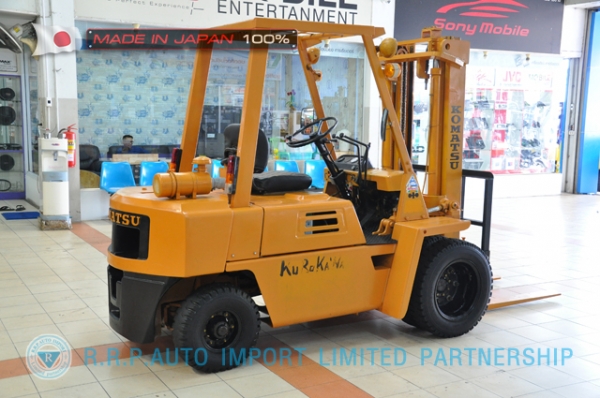 รถโฟล์คลิฟท์พร้อมขาย KOMATSU รุ่น FD25-7-13909 นำเข้าจากประเทศญี่ปุ่น 100\% ไม่เคยใช้งานในไทย