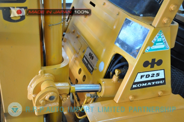รถโฟล์คลิฟท์พร้อมขาย KOMATSU รุ่น FD25-7-13909 นำเข้าจากประเทศญี่ปุ่น 100\% ไม่เคยใช้งานในไทย