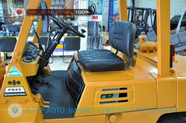 รถโฟล์คลิฟท์พร้อมขาย KOMATSU รุ่น FD25-7-13909 นำเข้าจากประเทศญี่ปุ่น 100\% ไม่เคยใช้งานในไทย